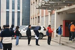 拜仁社媒祝贺勒沃库森，开头不忘写道：在连续夺得11次冠军后……